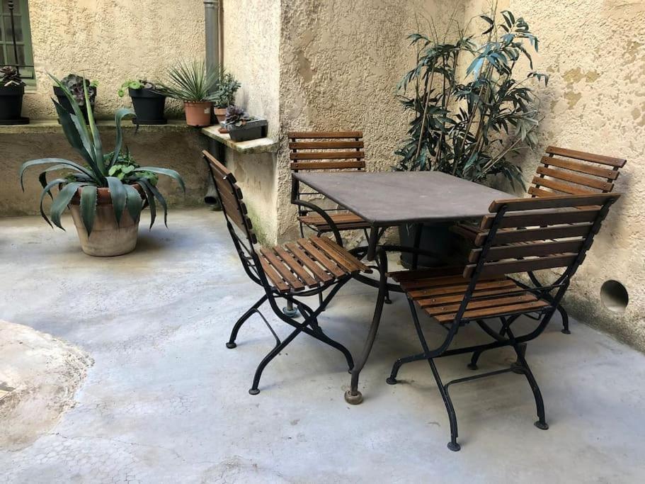 Ulysse, Appartement Spacieux Au Centre Historique D'Uzes En Rez-De-Chaussee Avec Exterieur, Proche Parking Des Marroniers Esterno foto