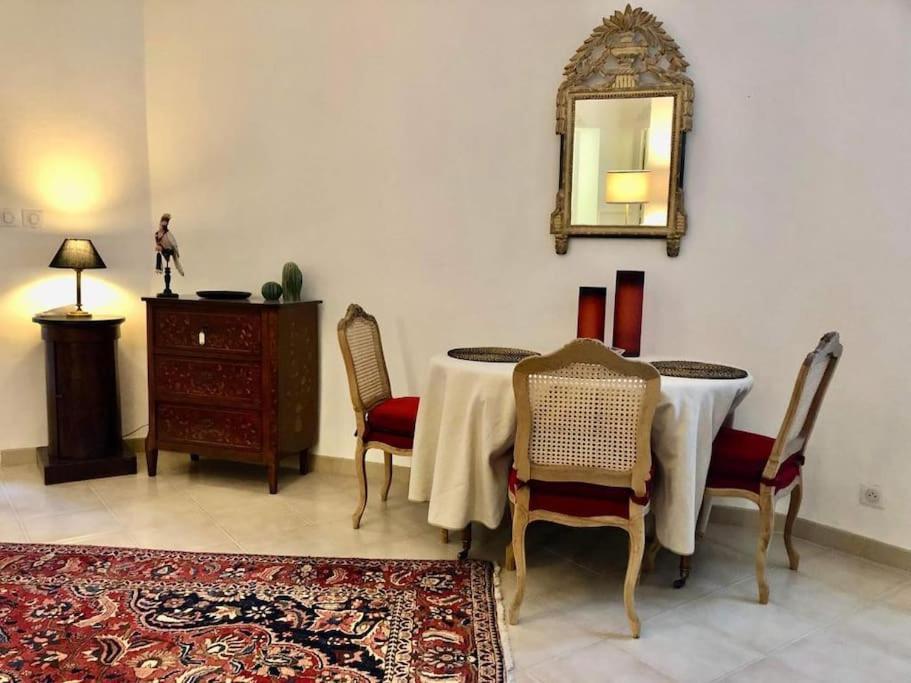 Ulysse, Appartement Spacieux Au Centre Historique D'Uzes En Rez-De-Chaussee Avec Exterieur, Proche Parking Des Marroniers Esterno foto